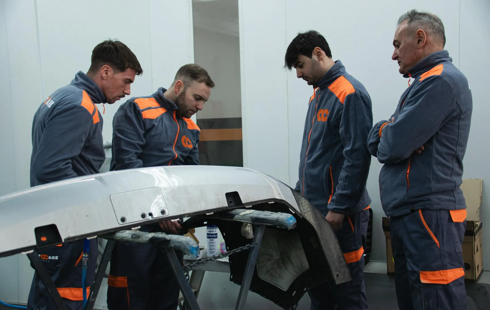 Tecnici Autocare durante la formazione